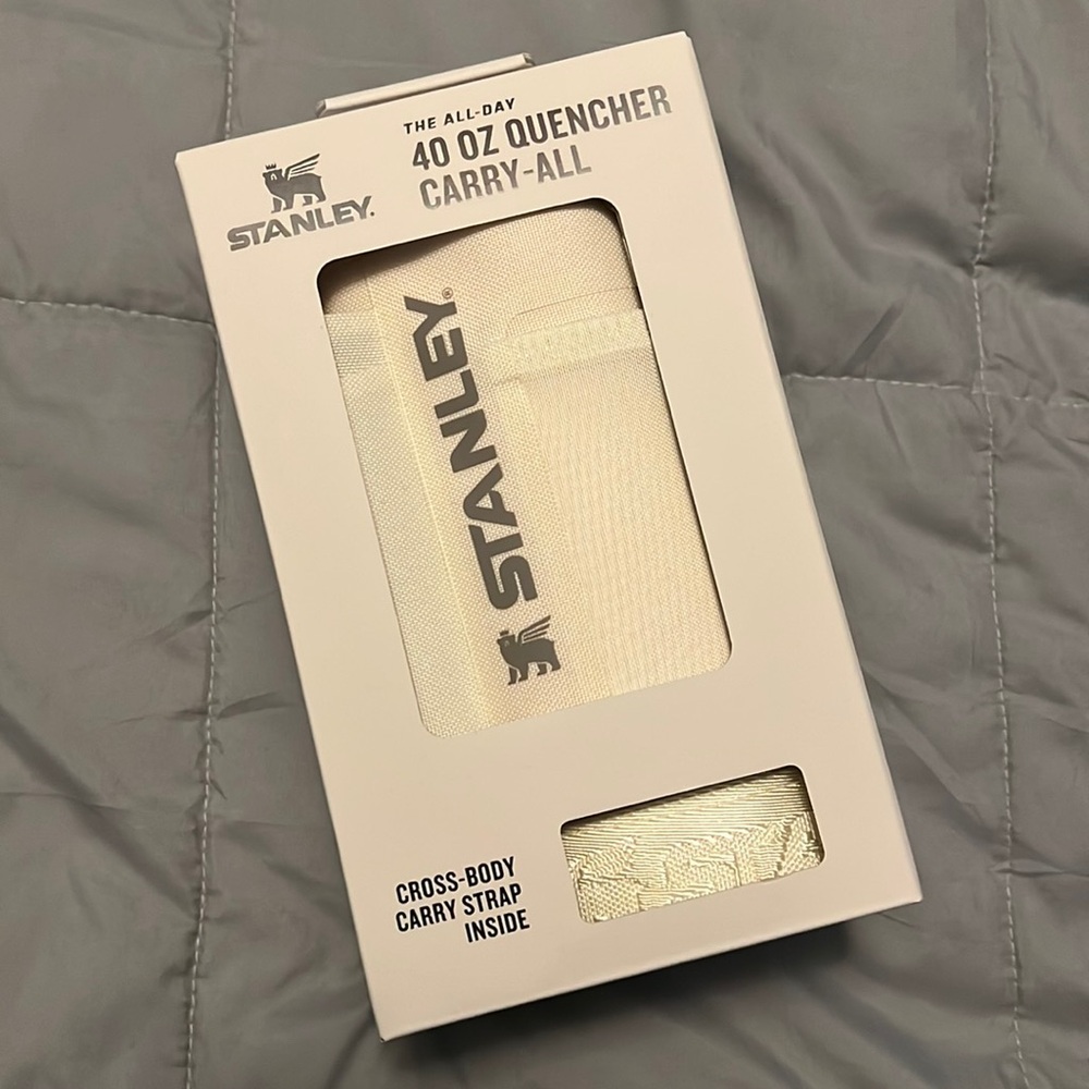 Stanley All-Day 40oz Quencher Carry All crossbody strap, cream, NIB!